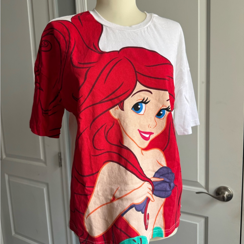Zara x Disney Ariel Little Mermaid Red Short Sleeve Graphic Tee Adult size S